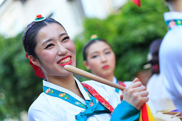 新浜レオンの国籍は日本だった！歌手の父親や母親など家族構成も調査！