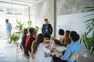 亀田製菓社長がインド人なのはなぜ？経営者としての華麗な経歴は？